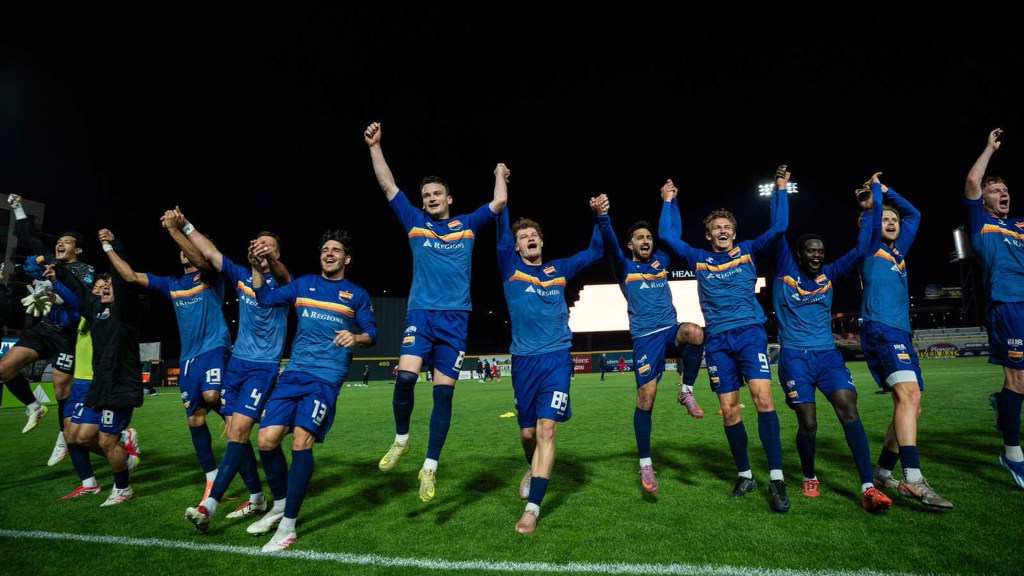 One Knoxville SC gets its first home win of the season thanks to a late goal from Denis Krioutchenkov.