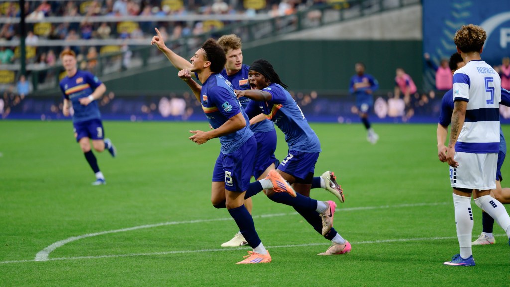 Late heroics from Kyle Linhares sees One Knoxville SC defend its home field against the Charlotte Independence with a 2-1 win.