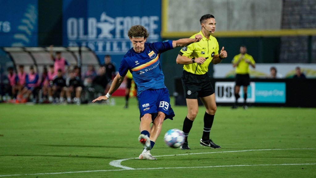 Another big week on the pitch for Teddy Baker sees the One Knoxville SC midfielder earn Team of the Week once again.